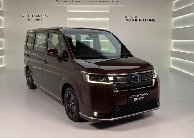 Coba Duduk di Jok Paling Belakang Honda Step WGN Hybrid
