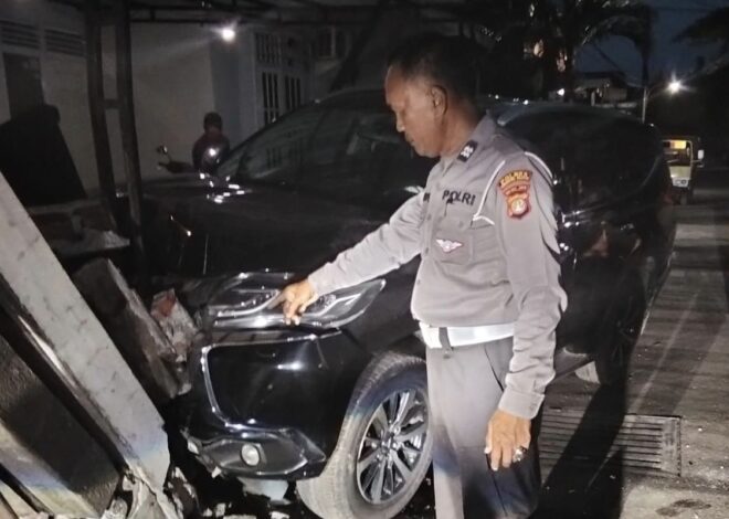 Pajero Sport Dikemudikan Remaja 15 Tahun, Dua Rumah di Ciputat Hancur